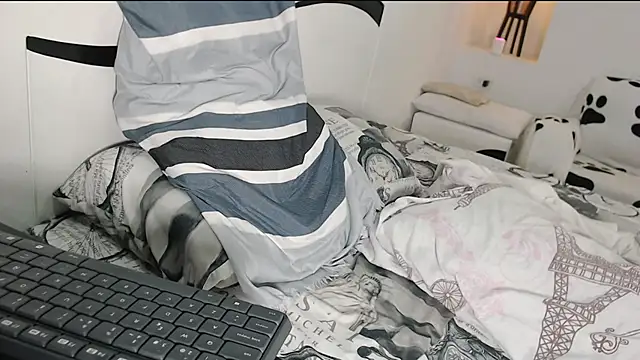 yina-rosse online show from 10/17/25, 02:15