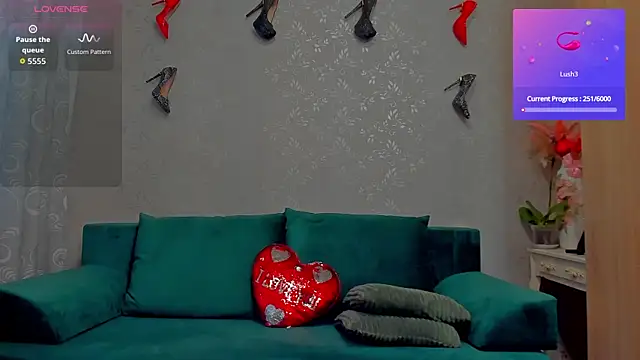 Snapshot of emilianna666 chatting on 11/12/25, 09:42 emilianna666 online show from 11/12/25, 09:42