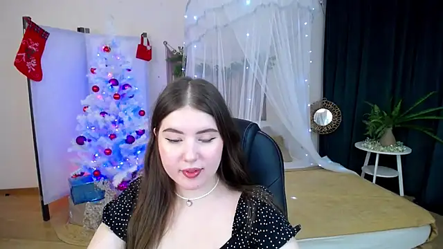 NicoleFoxery online show from 12/16/24, 06:21