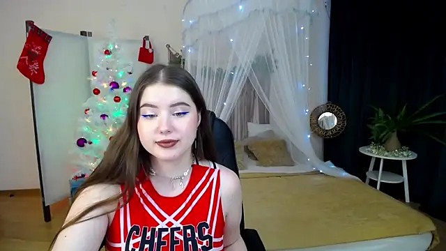 NicoleFoxery online show from 12/17/24, 10:01