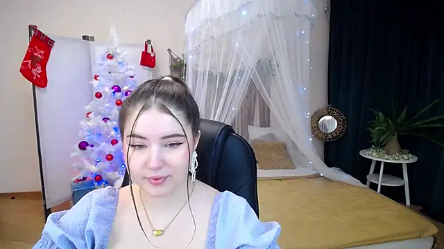 NicoleFoxery online show from 12/18/24, 06:25