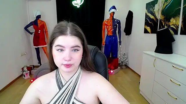 NicoleFoxery online show from 12/28/24, 06:18