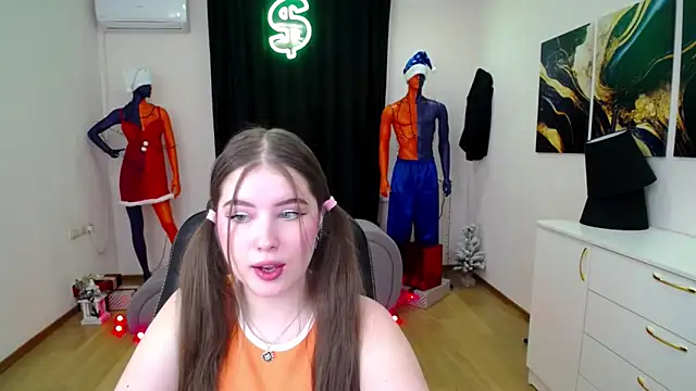 NicoleFoxery online show from 12/30/24, 06:20