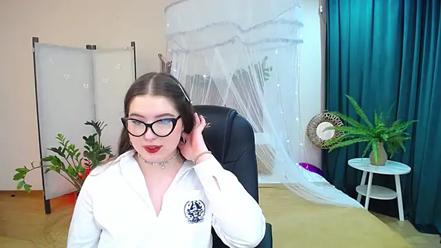 NicoleFoxery online show from 03/18/25, 09:32