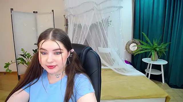 NicoleFoxery online show from 03/19/25, 09:27