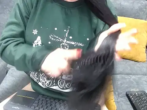 Snapshot of kamila-diablita chatting on 12/23/24, 02:28 kamila-diablita online show from 12/23/24, 02:28