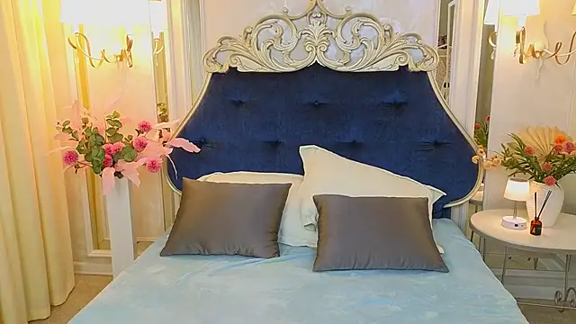 Ariana Petite online show from 05/15/26, 11:45
