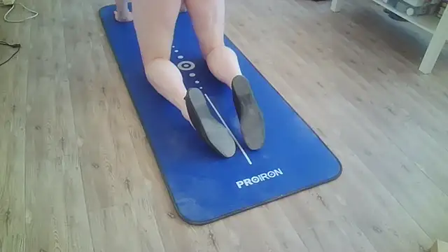 Snapshot of theSecretBallerino chatting on 11/10/25, 04:00 theSecretBallerino online show from 11/10/25, 04:00