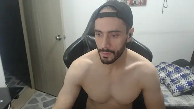 Snapshot of samuelgarcia_ chatting on 10/24/25, 08:33 samuelgarcia  online show from 10/24/25, 08:33