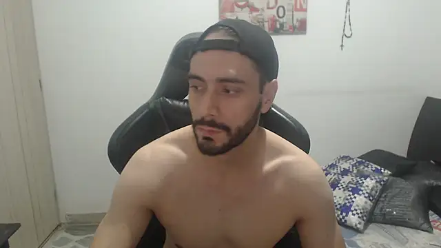 Snapshot of samuelgarcia_ chatting on 10/27/25, 07:23 samuelgarcia  online show from 10/27/25, 07:23