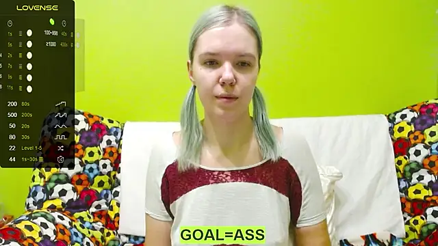 Snapshot of Ultra_Meow chatting on 02/06/25, 11:58 Ultra Meow online show from 02/06/25, 11:58