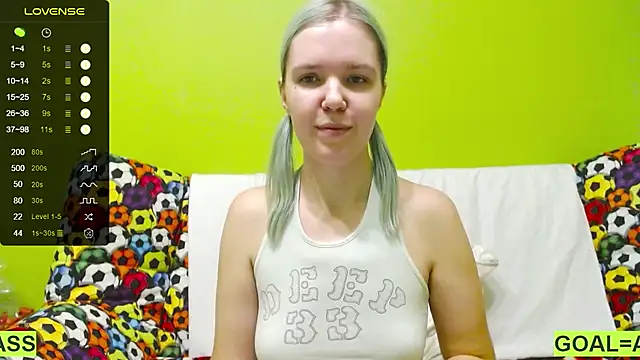 Snapshot of Ultra_Meow chatting on 02/11/25, 03:18 Ultra Meow online show from 02/11/25, 03:18