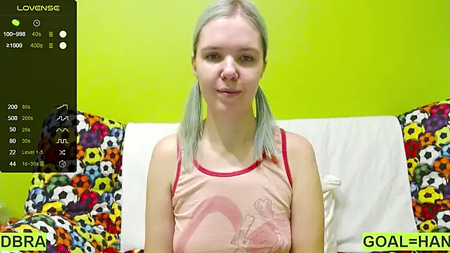 Snapshot of Ultra_Meow chatting on 02/13/25, 02:34 Ultra Meow online show from 02/13/25, 02:34