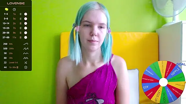 Snapshot of Ultra_Meow chatting on 10/27/25, 11:03 Ultra Meow online show from 10/27/25, 11:03