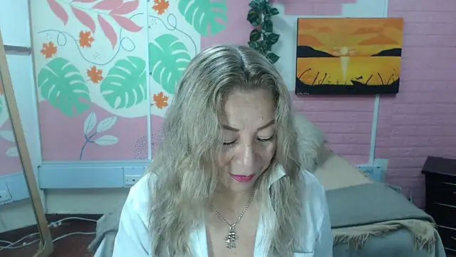 Snapshot of ZAMANTHA chatting on 11/17/25, 03:29 ZAMANTHA online show from 11/17/25, 03:29