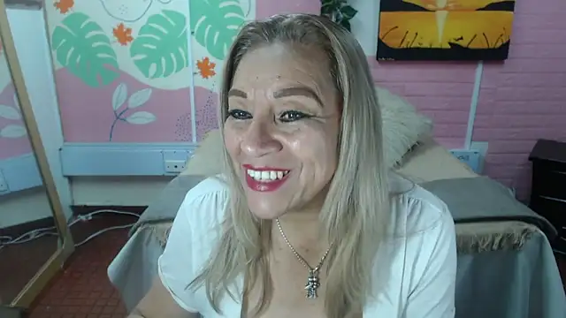 Snapshot of ZAMANTHA chatting on 11/26/25, 04:30 ZAMANTHA online show from 11/26/25, 04:30