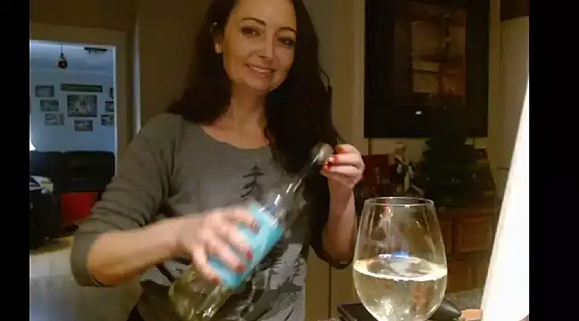 Snapshot of MissMara2021 chatting on 12/07/24, 01:47 MissMara2021 online show from 12/07/24, 01:47