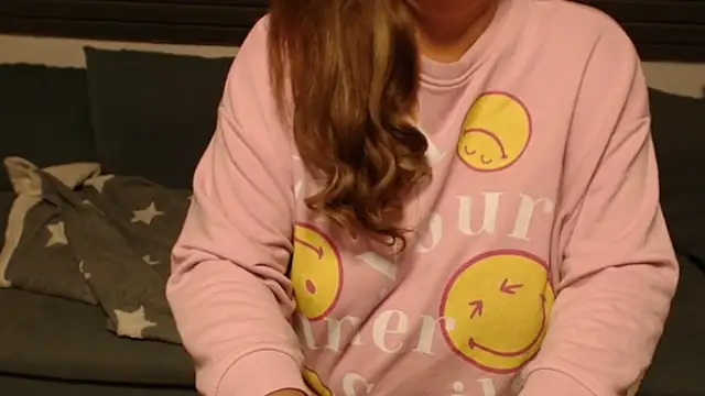 Snapshot of KimMitchelli chatting on 09/23/25, 04:26 KimMitchelli online show from 09/23/25, 04:26