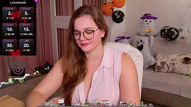 Snapshot of KellyKleine chatting on 11/03/25, 10:05 KellyKleine online show from 11/03/25, 10:05