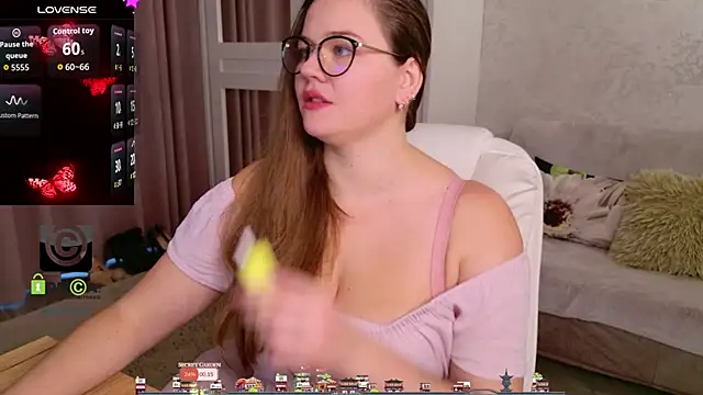 Snapshot of KellyKleine chatting on 11/11/25, 06:24 KellyKleine online show from 11/11/25, 06:24