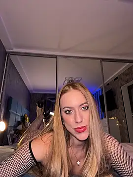 Snapshot of RockQueen_A chatting on 02/08/26, 04:38 RockQueen A online show from 02/08/26, 04:38