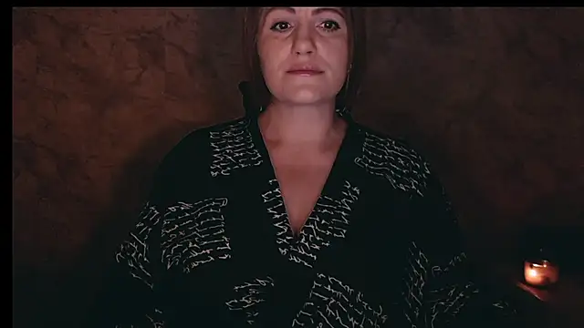 Snapshot of _letty_ chatting on 11/21/25, 01:15 letty online show from 11/21/25, 01:15