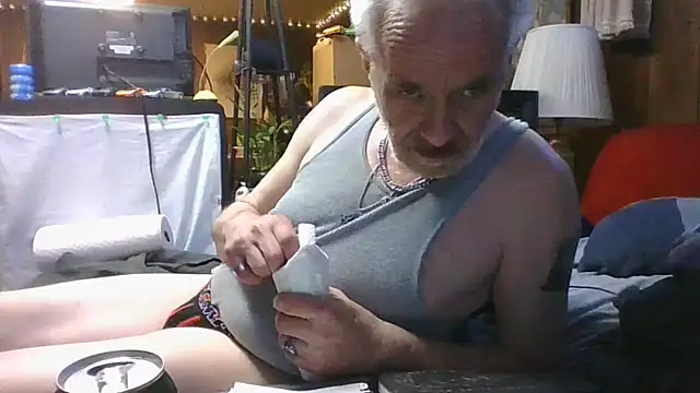 Snapshot of Makowboy chatting on 09/18/25, 10:12 Makowboy online show from 09/18/25, 10:12