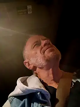 Snapshot of Makowboy chatting on 10/23/25, 01:38 Makowboy online show from 10/23/25, 01:38