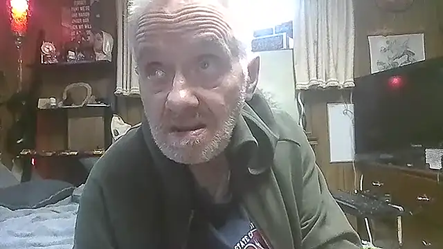 Snapshot of Makowboy chatting on 06/28/26, 06:47 Makowboy online show from 06/28/26, 06:47