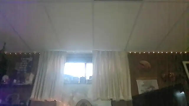 Snapshot of Makowboy chatting on 07/23/26, 01:58 Makowboy online show from 07/23/26, 01:58