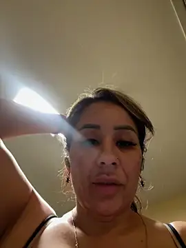 Snapshot of Aw_ThROAt9 chatting on 05/25/26, 05:24 Aw ThROAt9 online show from 05/25/26, 05:24