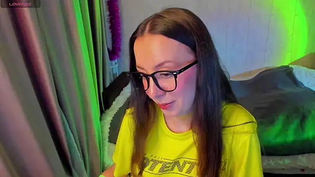 Snapshot of CurlySteph chatting on 11/06/25, 05:58 CurlySteph online show from 11/06/25, 05:58