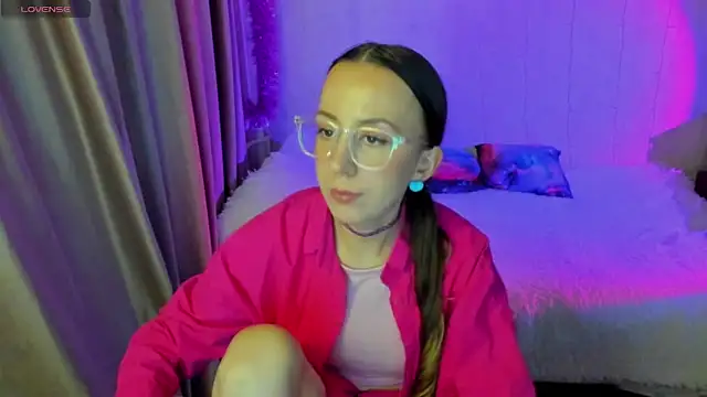 Snapshot of CurlySteph chatting on 11/10/25, 06:18 CurlySteph online show from 11/10/25, 06:18