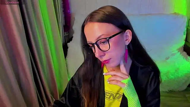 Snapshot of CurlySteph chatting on 11/27/25, 05:26 CurlySteph online show from 11/27/25, 05:26