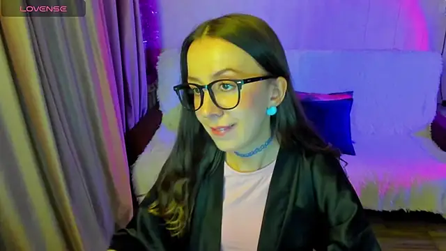 Snapshot of CurlySteph chatting on 12/17/25, 05:52 CurlySteph online show from 12/17/25, 05:52