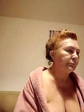 Hottie-Mom online show from 09/27/25, 09:31