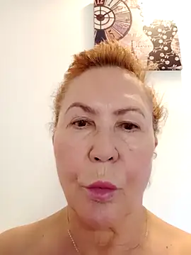 Hottie-Mom online show from 10/14/25, 07:42