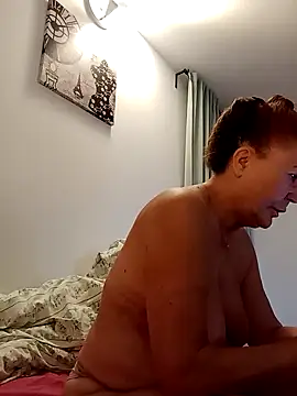 Hottie-Mom online show from 10/15/25, 08:03