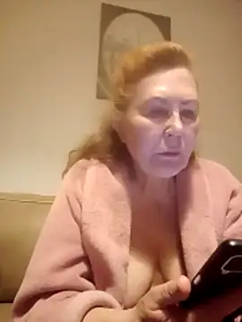 Hottie-Mom online show from 04/09/26, 08:47