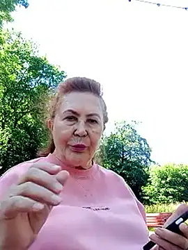 Hottie-Mom online show from 06/18/26, 10:52