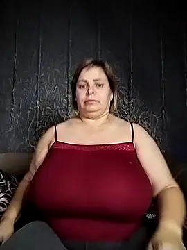 Snapshot of EvaCristal chatting on 11/08/25, 04:12 EvaCristal online show from 11/08/25, 04:12