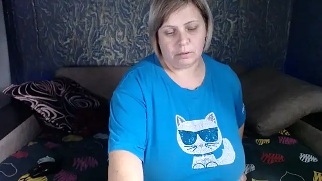 Snapshot of EvaCristal chatting on 11/11/25, 06:41 EvaCristal online show from 11/11/25, 06:41