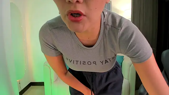 SaraParker  online show from 10/13/25, 02:11