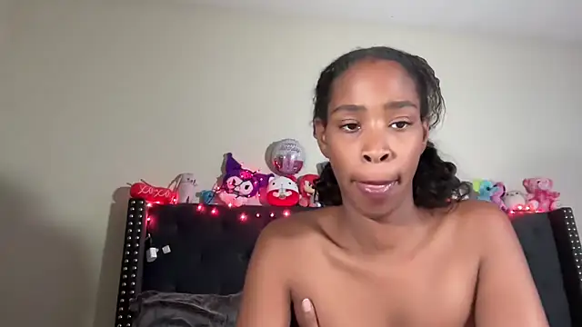 Snapshot of Cum2Charm chatting on 10/27/25, 03:54 Cum2Charm online show from 10/27/25, 03:54