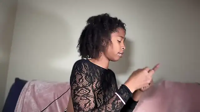 Snapshot of Cum2Charm chatting on 11/14/25, 02:27 Cum2Charm online show from 11/14/25, 02:27