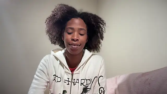 Snapshot of Cum2Charm chatting on 11/23/25, 08:47 Cum2Charm online show from 11/23/25, 08:47