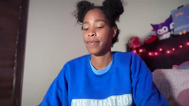 Snapshot of Cum2Charm chatting on 11/24/25, 12:32 Cum2Charm online show from 11/24/25, 12:32