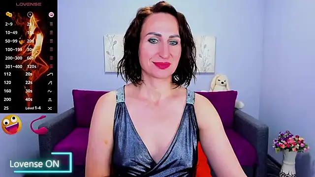 Snapshot of Nia_Smithh chatting on 10/08/25, 12:25 Nia Smithh online show from 10/08/25, 12:25