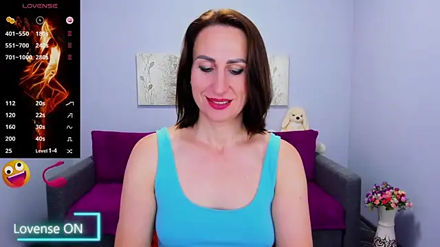 Snapshot of Nia_Smithh chatting on 10/24/25, 05:48 Nia Smithh online show from 10/24/25, 05:48