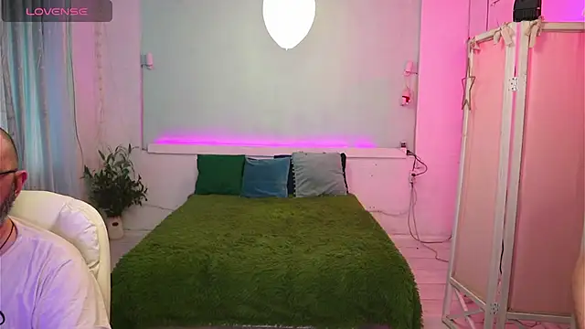 Snapshot of AlisaAleksandr chatting on 04/15/26, 03:30 AlisaAleksandr online show from 04/15/26, 03:30